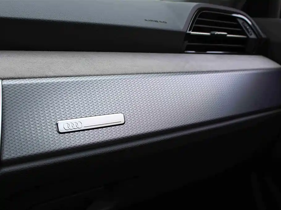 Audi Q3 2024 40 TFSI Fashionable and Dynamic купить на сайте DeffCars