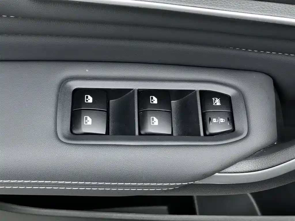 Venucia V DD-i 2023 110km iE version купить на сайте DeffCars