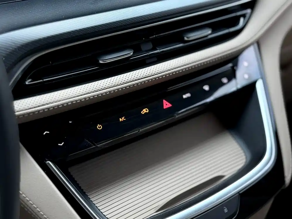 Buick GL8 2025 Land Business Class First Edition купить на сайте DeffCars