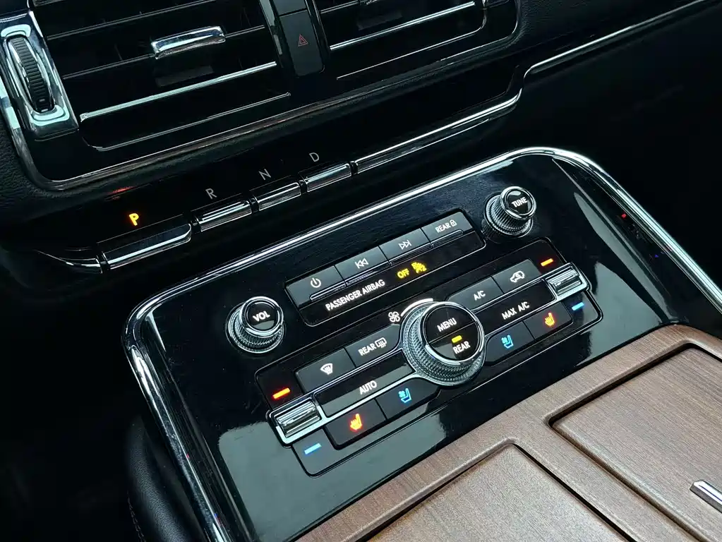 Navigator 2018 3.5T President Series National V купить на сайте DeffCars