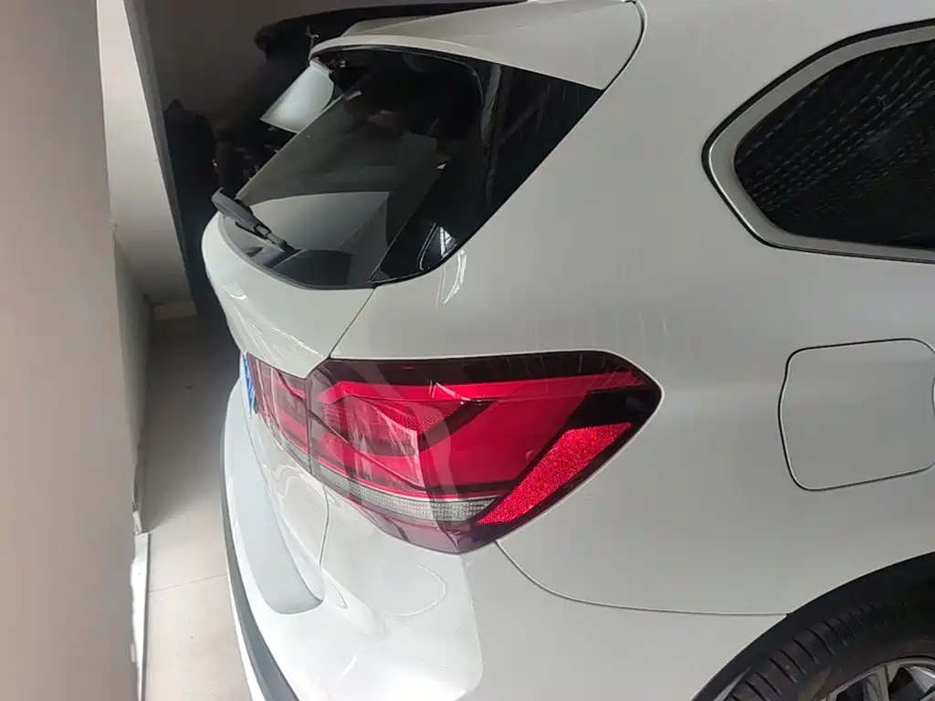BMW X1 2022 sDrive20Li Exclusive Model купить на сайте DeffCars