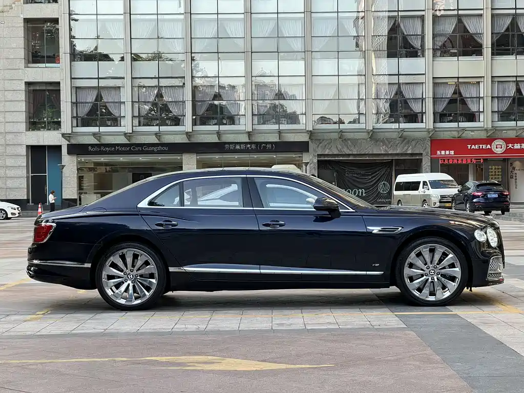 Flying Spur 2021 4.0T V8 Standard Edition купить на сайте DeffCars