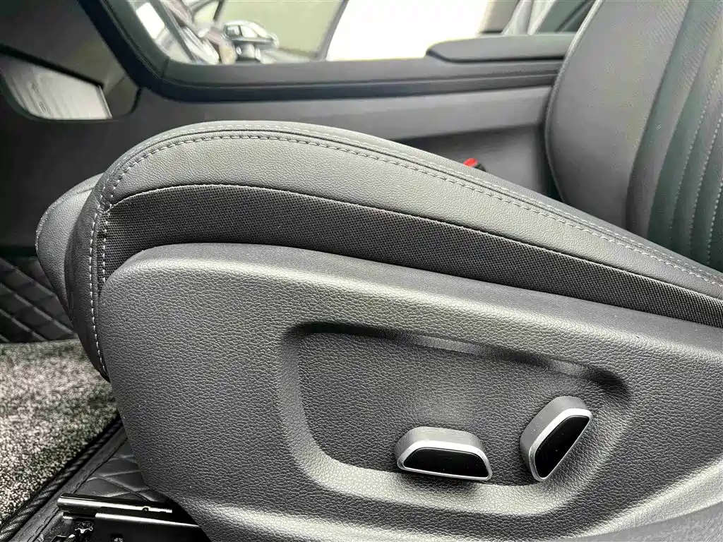 Hongqi H5 2025 2.0T automatic Qichang version купить на сайте DeffCars