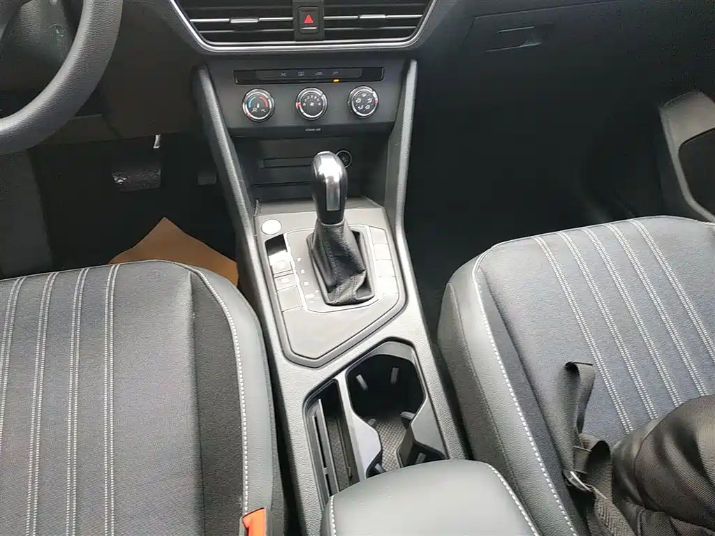 Tiguan L 2022 330TSI automatic two-wheel drive comfort version купить на сайте DeffCars
