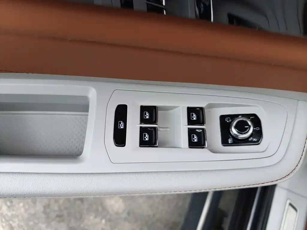 Touron 2023 530 V6 four-wheel drive flagship version купить на сайте DeffCars