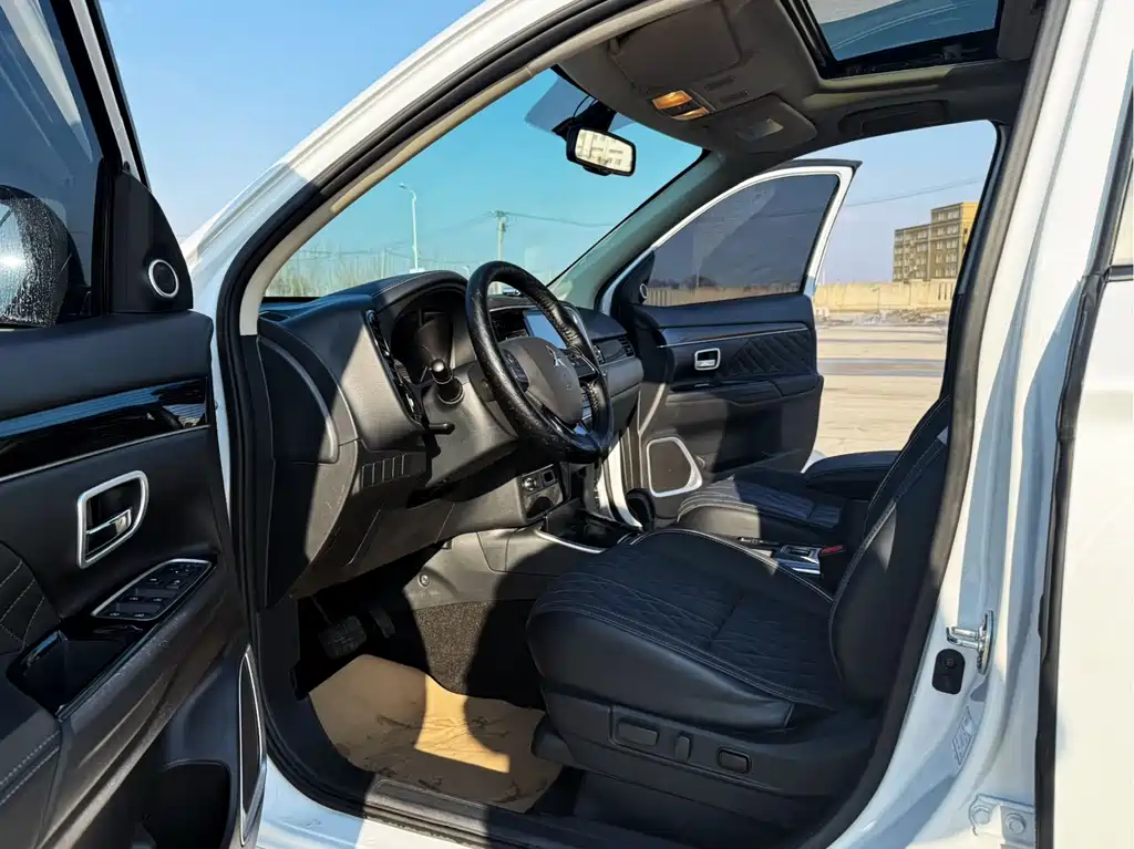 Outlander 2021 facelift 2.0L 2WD Enjoy Edition 5 seats купить на сайте DeffCars