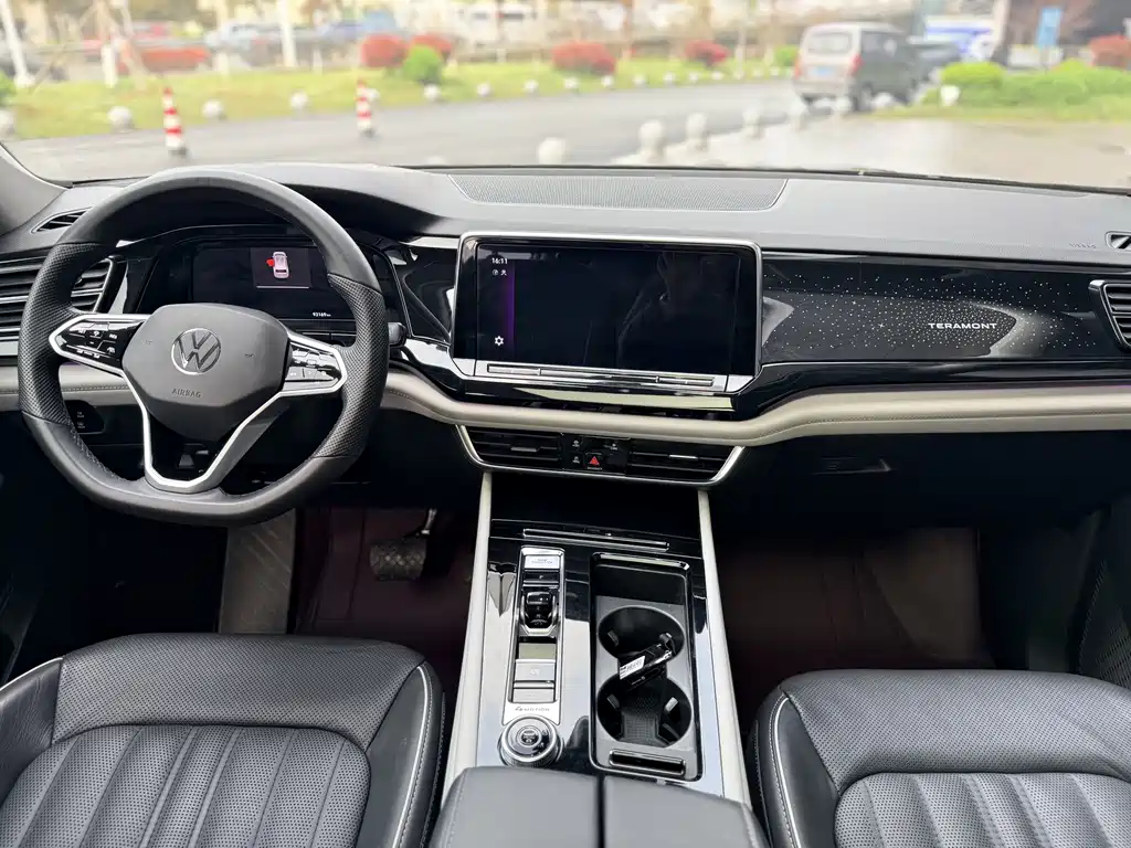 Touron 2023 380TSI four-wheel drive luxury version купить на сайте DeffCars