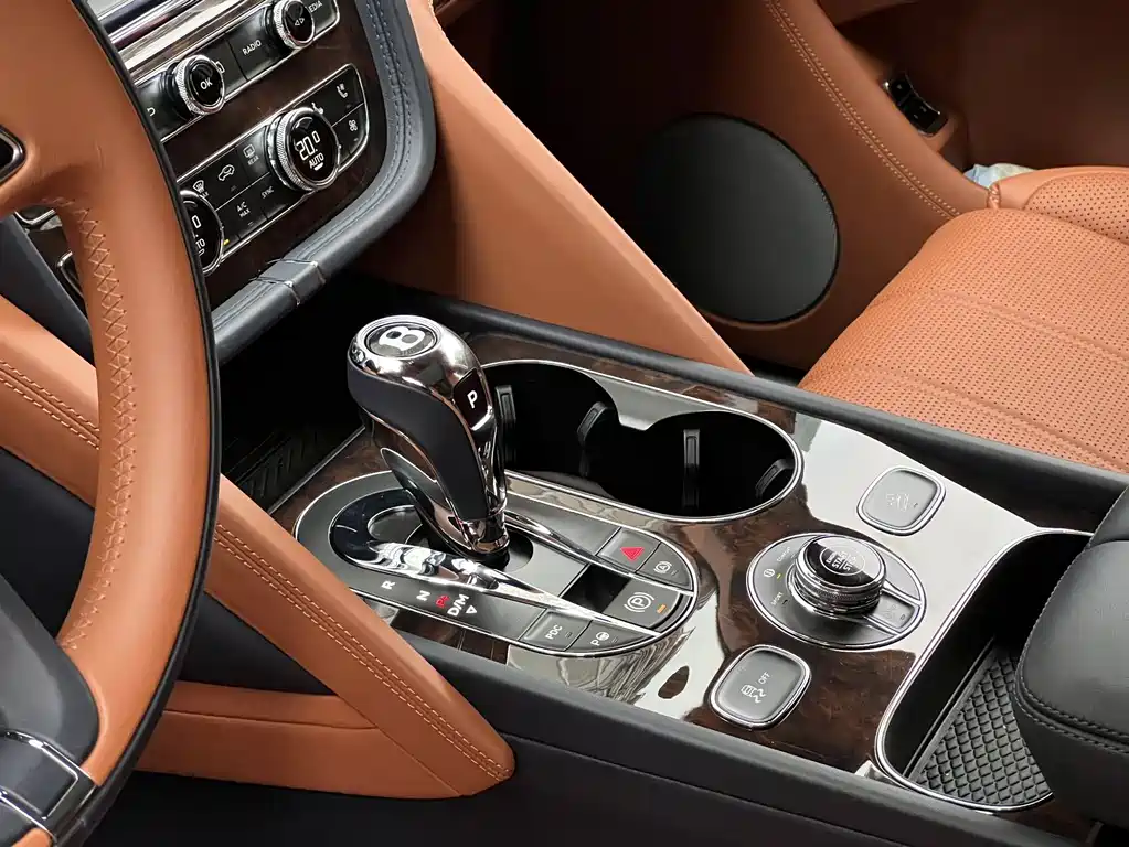 Bentayga 2021 4.0T V8 купить на сайте DeffCars