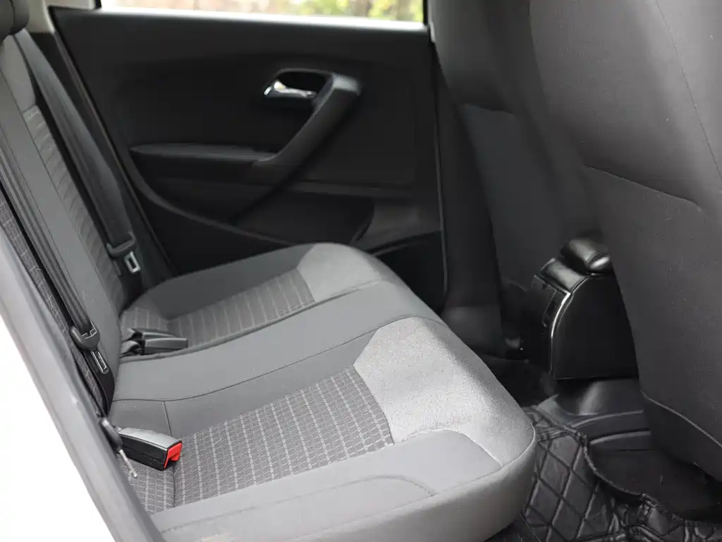 Polo 2016 1.6L automatic comfort model купить на сайте DeffCars