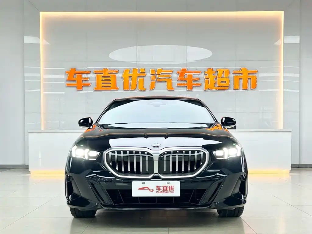 BMW 5 Series 2025 530Li Leading M Sports Package купить на сайте DeffCars