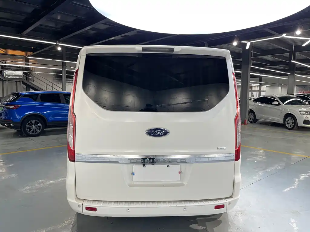 Tourio 2020 2.0T Automatic Elite Edition National VI купить на сайте DeffCars