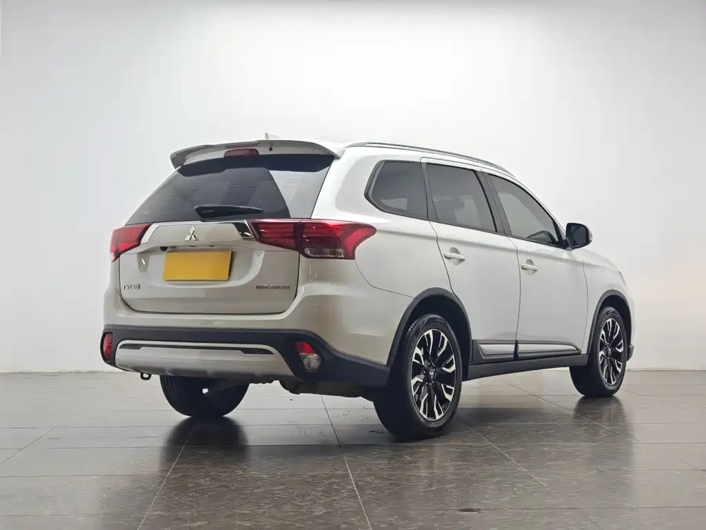 Outlander 2020 2.0L 2WD Enjoy Edition 5 seats купить на сайте DeffCars