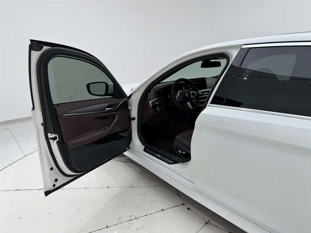 BMW 5 Series 2022 facelift 530Li leading M sports package купить на сайте DeffCars