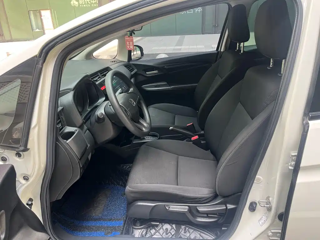 Fit 2016 1.5L LX CVT comfort model купить на сайте DeffCars