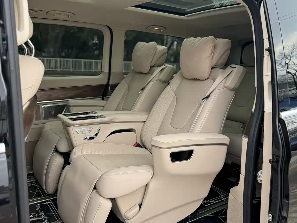 Mercedes-Benz V-Class 2022 V 260 L Long Wheelbase Luxury Edition купить на сайте DeffCars