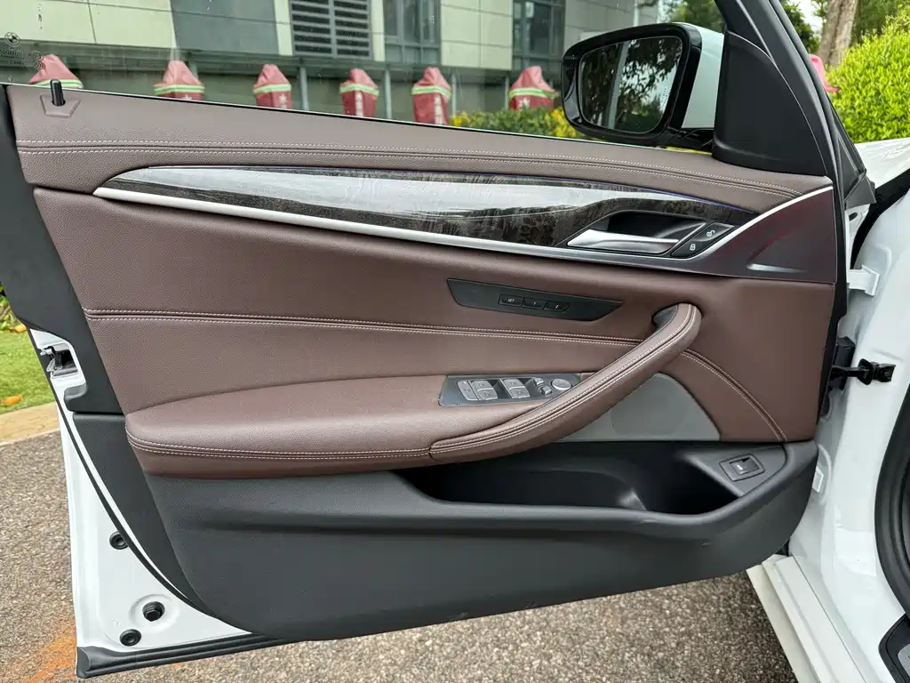 BMW 5 Series 2021 525Li Luxury Package купить на сайте DeffCars
