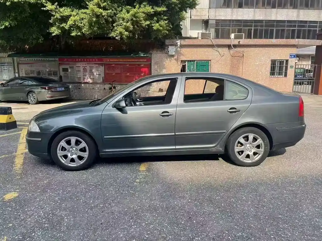 Octavia 2009 1.6L Automatic Yizun Edition купить на сайте DeffCars