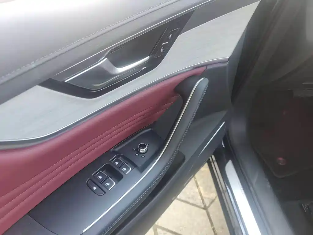 Hongqi HS5 2025 2.0T two-wheel drive Xuanying Edition купить на сайте DeffCars