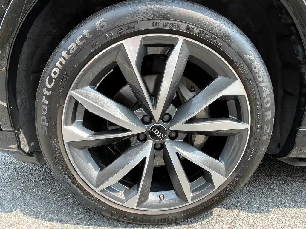 Audi Q7 2023 55 TFSI quattro S line sports version купить на сайте DeffCars