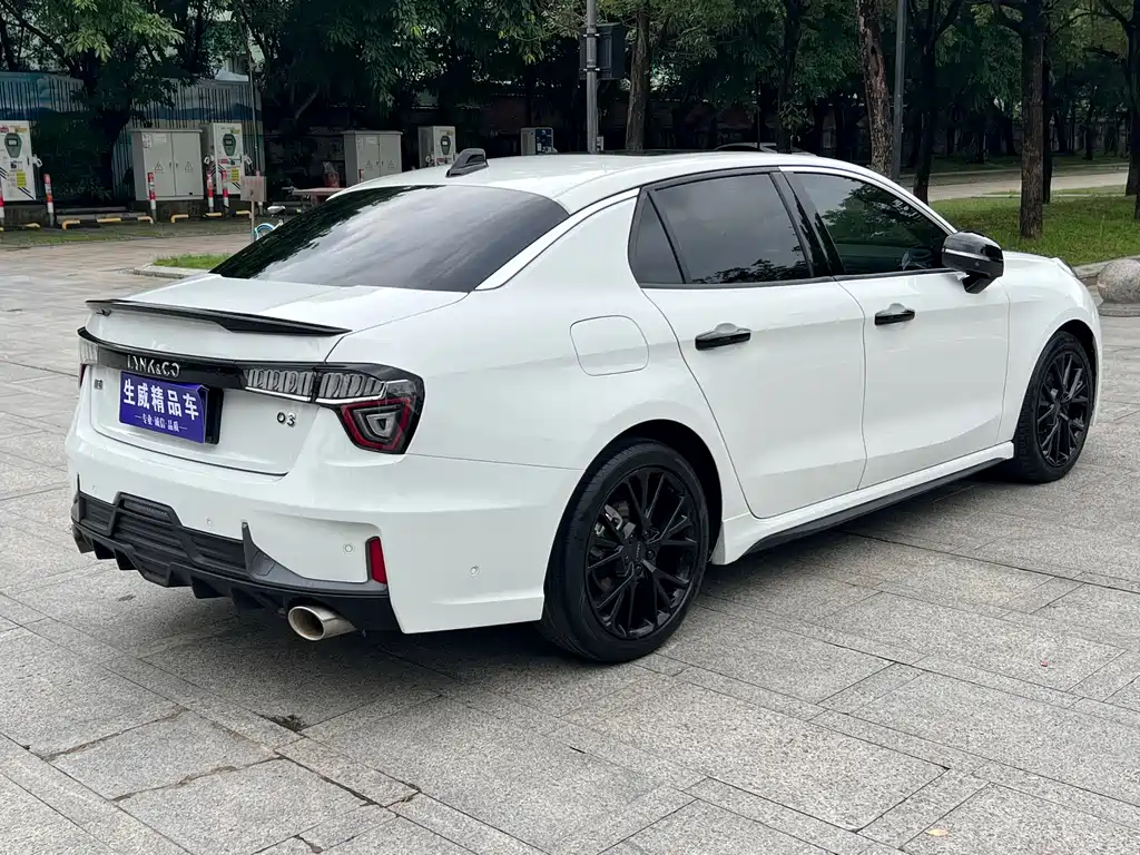 Lynk & Co 03 2022 2.0TD DCT Pro купить на сайте DeffCars