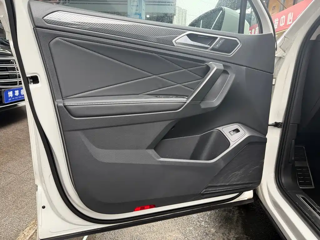 Tiguan L 2022 330TSI automatic two-wheel drive R-Line version купить на сайте DeffCars