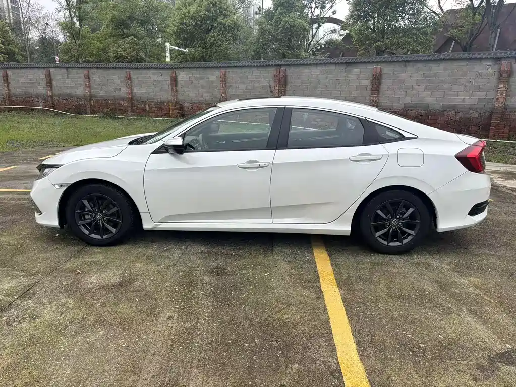 Civic 2019 220TURBO CVT Dynamic Edition National V купить на сайте DeffCars