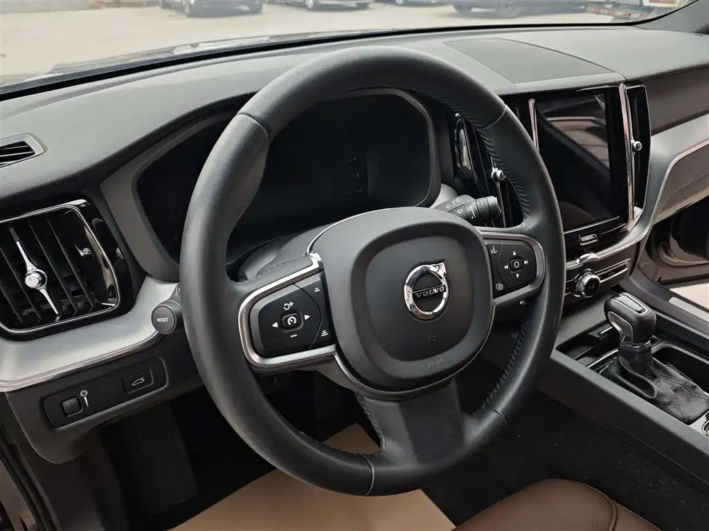 Volvo XC60 2021 T5 four-wheel drive Zhiyi Luxury Edition купить на сайте DeffCars