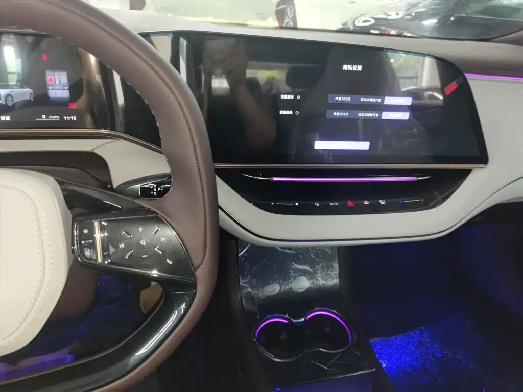 Hongqi EH7 2024 640 Pro+ four-wheel drive version купить на сайте DeffCars