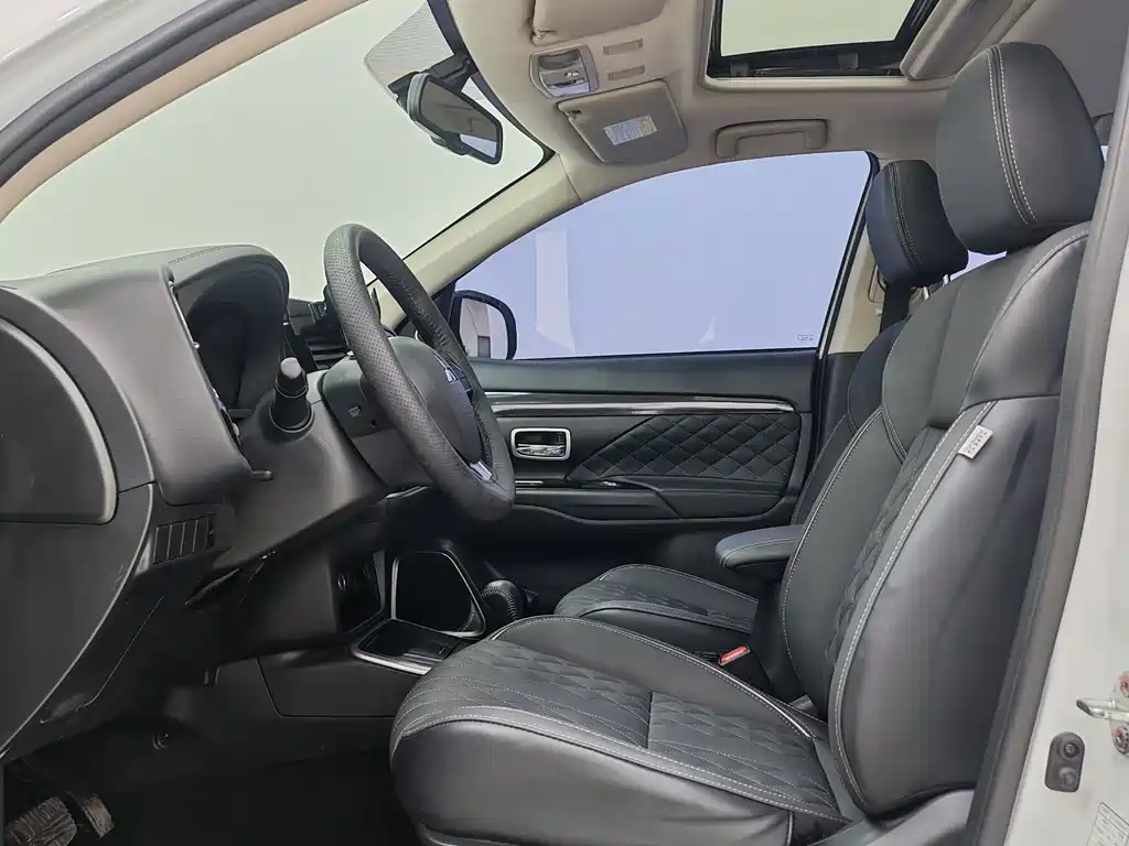 Outlander 2021 facelift 2.0L 2WD Enjoy Edition 5 seats купить на сайте DeffCars