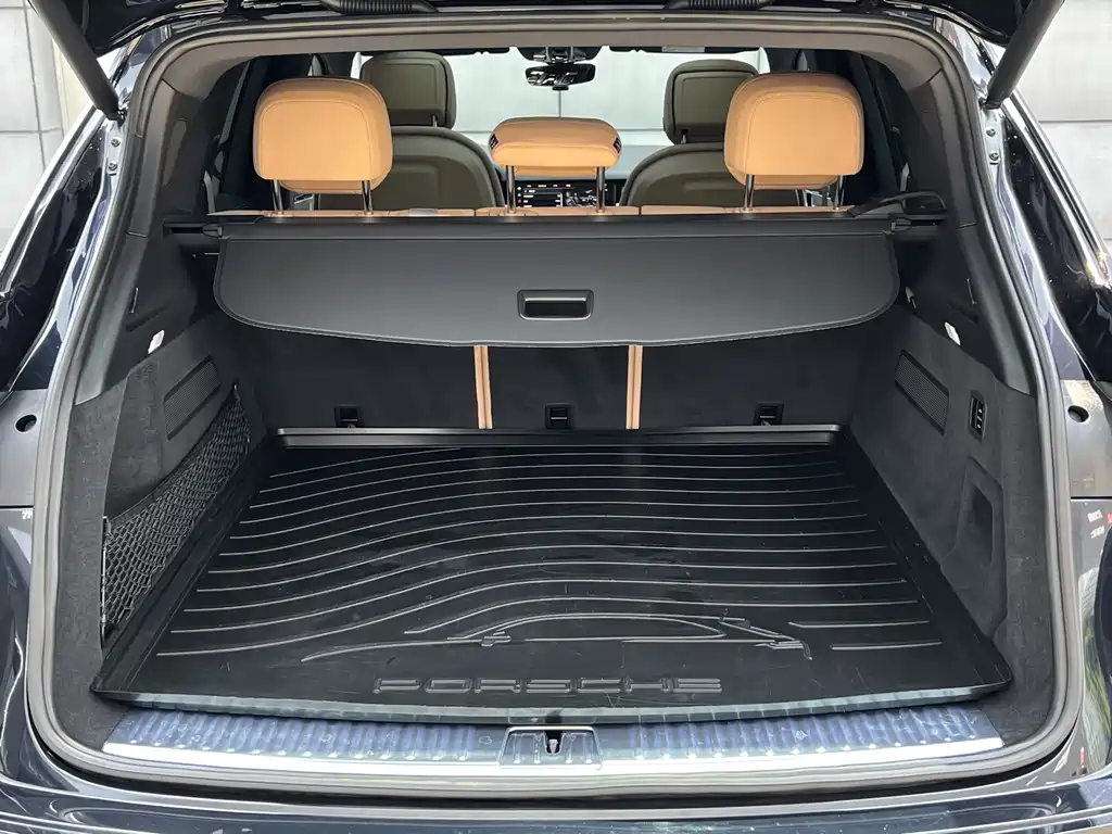 Cayenne New Energy 2023 Cayenne E-Hybrid 2.0T купить на сайте DeffCars