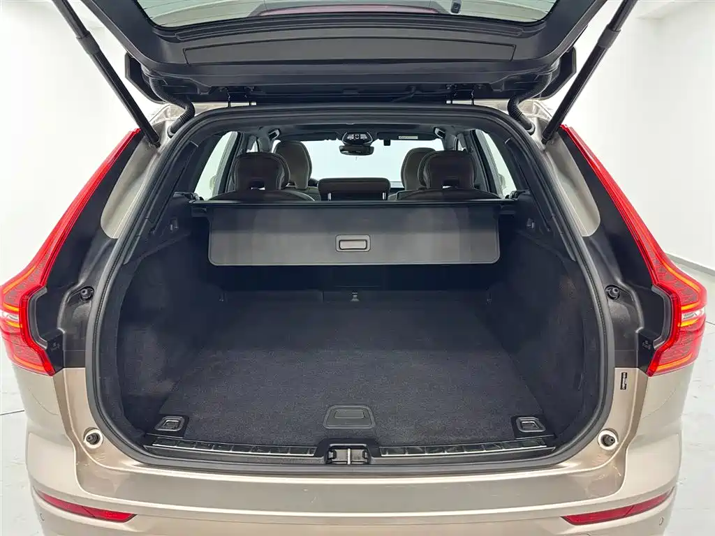 Volvo XC60 2025 B5 four-wheel drive Zhiyuan luxury version купить на сайте DeffCars