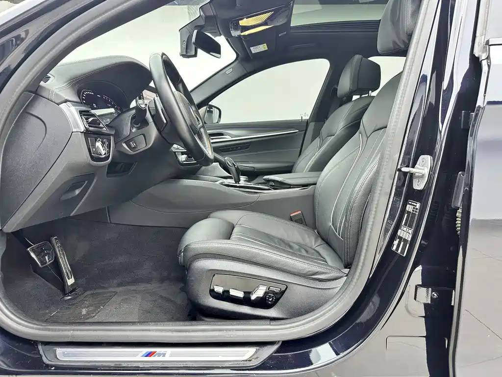 BMW 5 Series Imported 2022 Facelift 530i Fashion Edition M Sports Package купить на сайте DeffCars