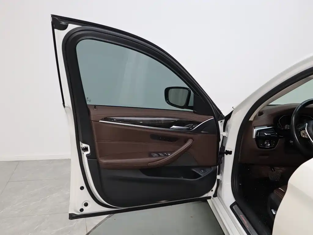 BMW 5 Series 2021 facelift 525Li luxury package купить на сайте DeffCars