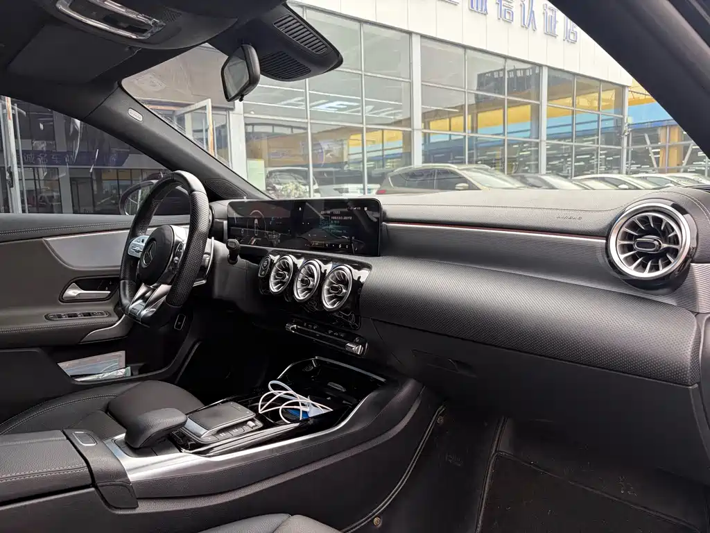 Mercedes-Benz A-Class AMG 2022 AMG A 35 L 4MATIC купить на сайте DeffCars