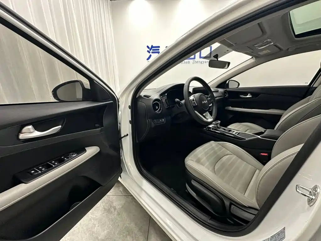 Kia K3 2023 1.5L CVT Deluxe Edition купить на сайте DeffCars