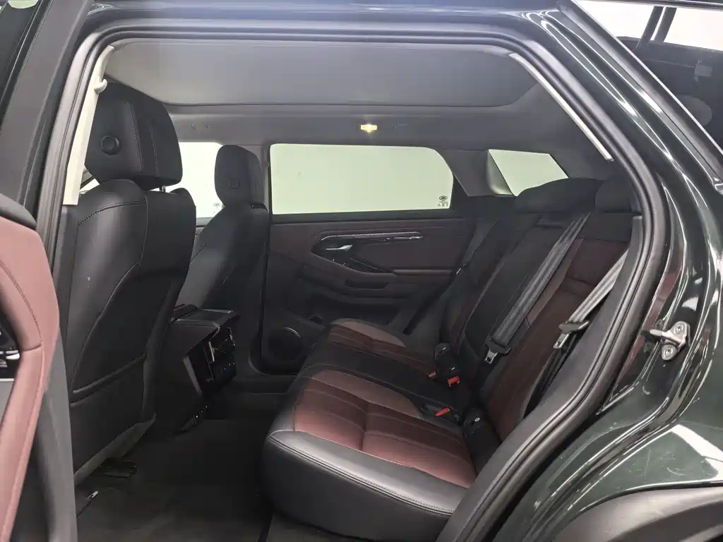 Range Rover Evoque New Energy 2023 Evoque L P300e plug-in electric hybrid version купить на сайте DeffCars