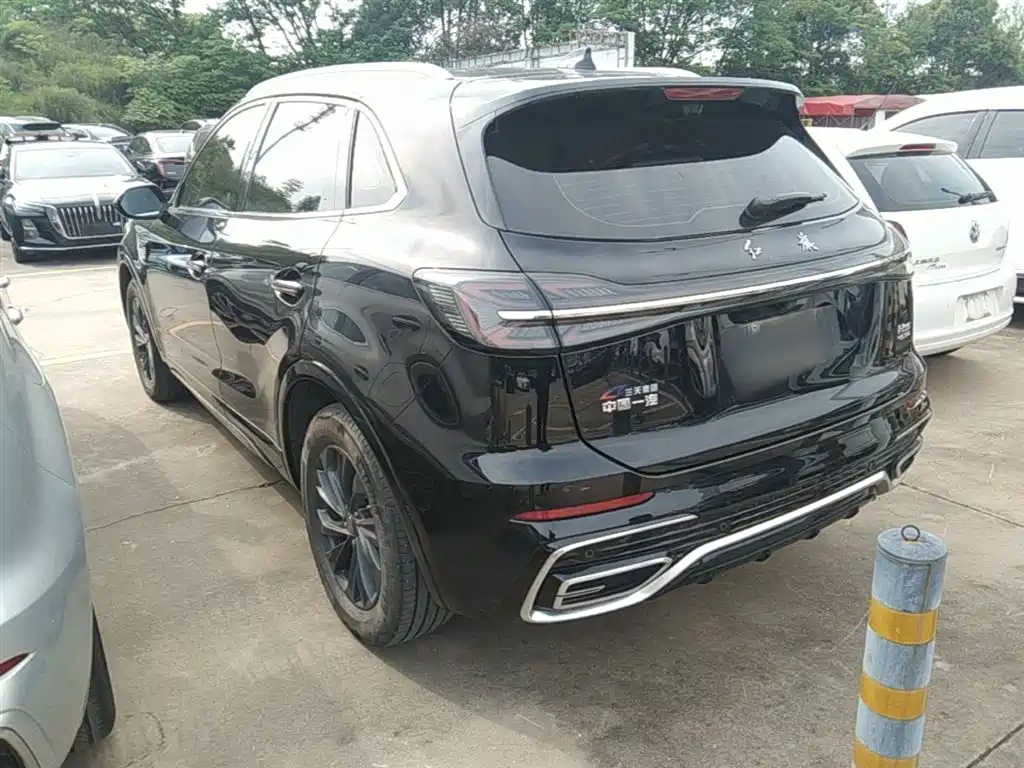 Hongqi HS5 2023 2.0T Qixiang Pro version купить на сайте DeffCars