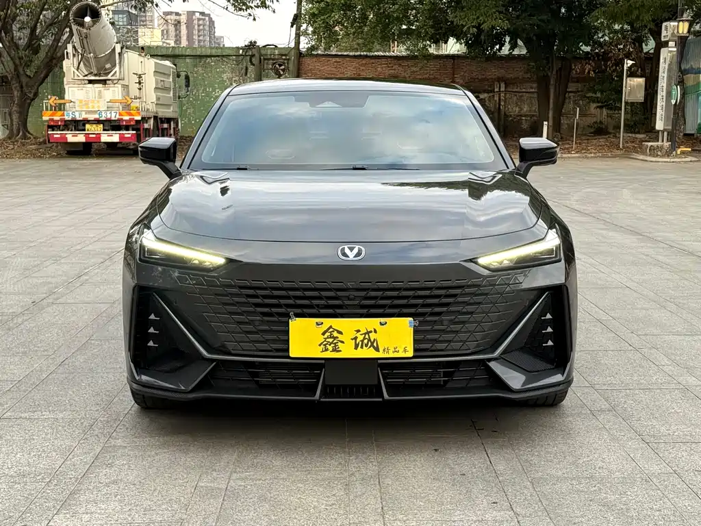 Changan UNI-V 2023 1.5T premium model купить на сайте DeffCars