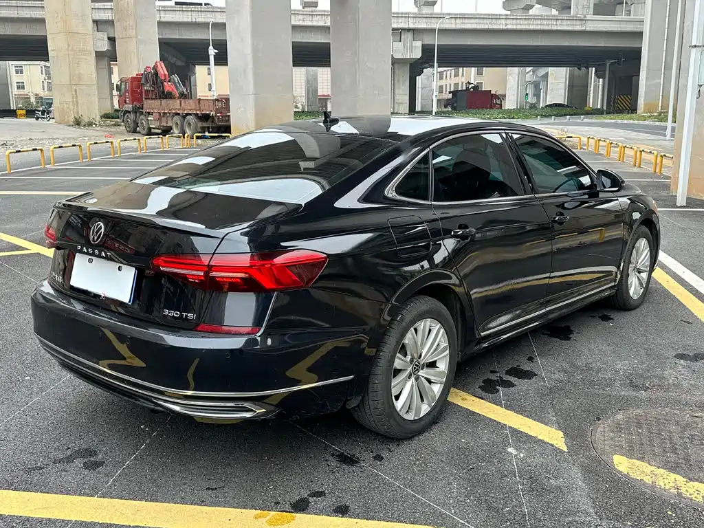 Passat 2021 330TSI Deluxe Edition купить на сайте DeffCars