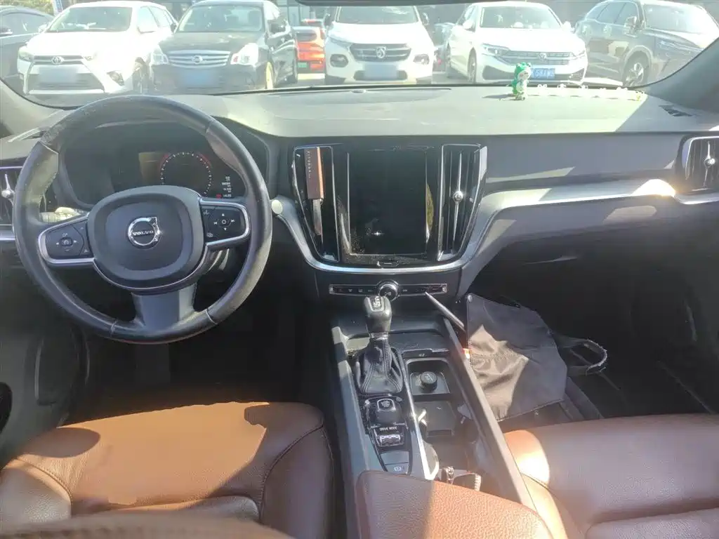Volvo S60 2020 T4 Zhiyi Luxury Edition купить на сайте DeffCars