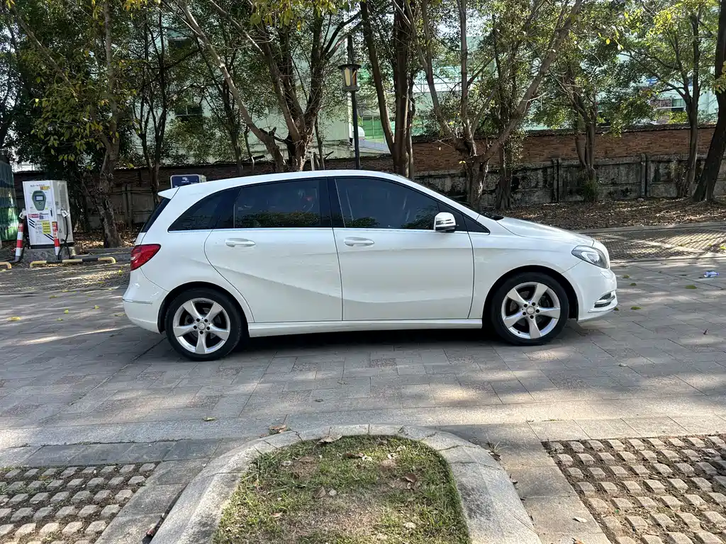 Mercedes-Benz B-Class 2015 B 200 Luxury купить на сайте DeffCars