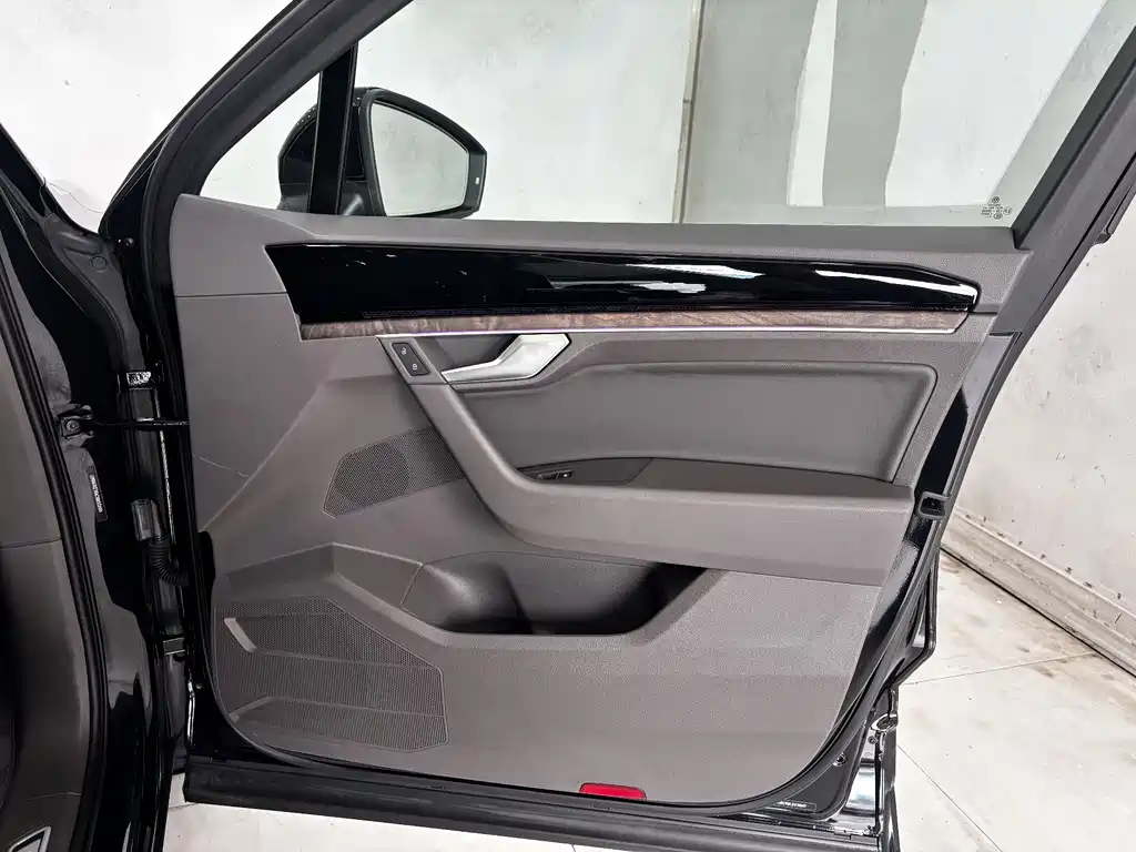Touareg 2019 3.0TSI Ruifeng Edition National V купить на сайте DeffCars