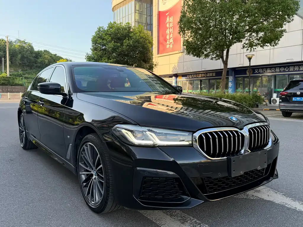 BMW 5 Series 2023 530Li Leading M Sports Package купить на сайте DeffCars