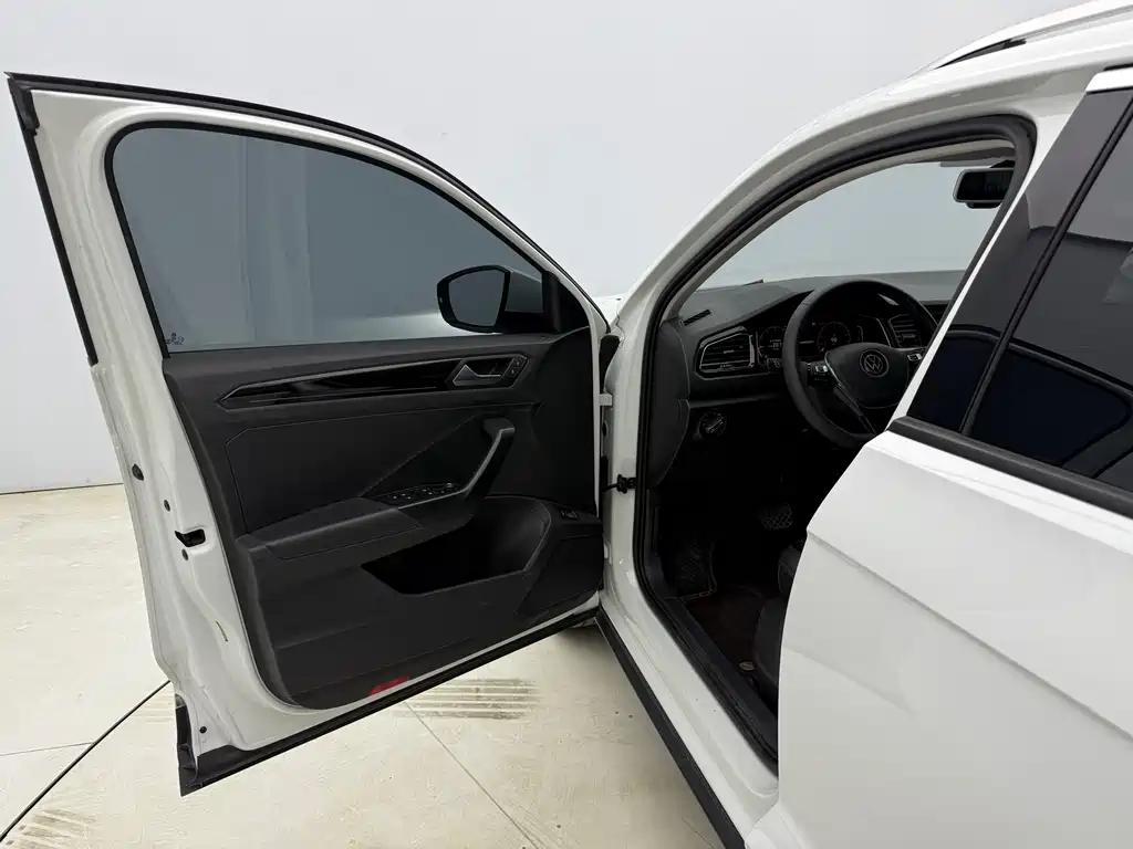 T-ROC 2021 280TSI DSG two-wheel drive comfort intelligent connected version купить на сайте DeffCars