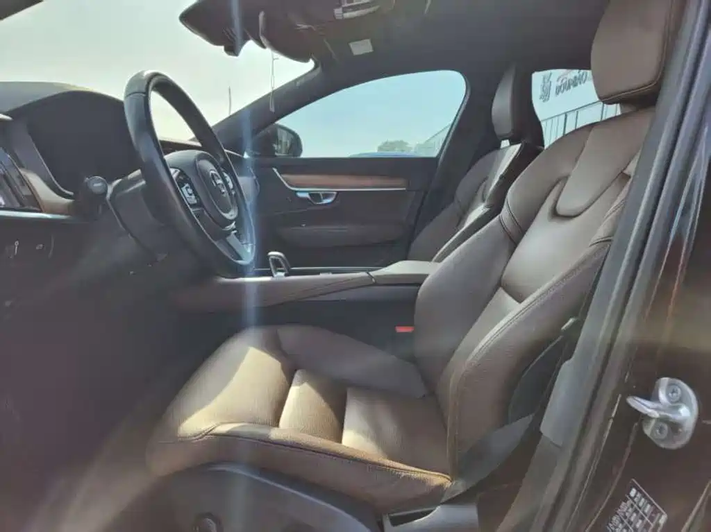 Volvo S90 2022 B5 Zhiyi Luxury Edition купить на сайте DeffCars