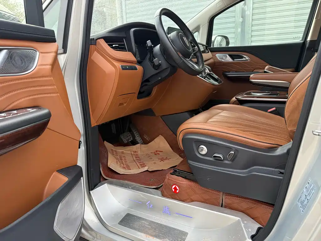 Hongqi HQ9 2023 2.0T Zhilian Qiling Edition купить на сайте DeffCars