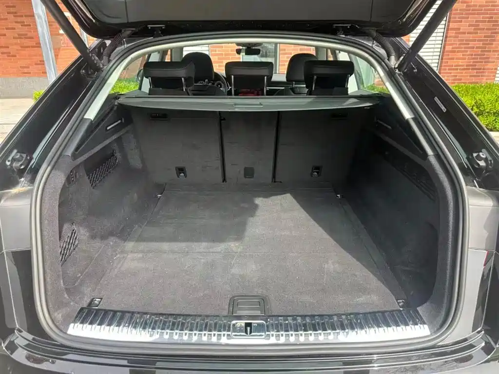 Audi Q8 2024 55 TFSI luxury and dynamic model купить на сайте DeffCars