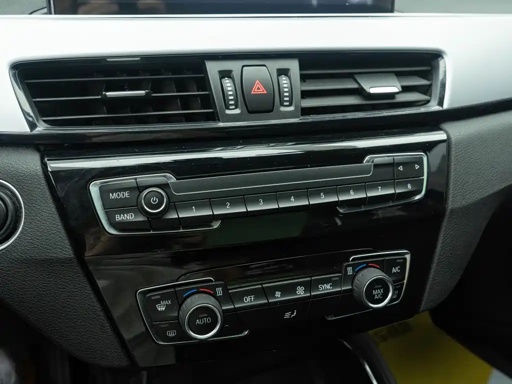 BMW X1 2019 sDrive20Li Leading Model купить на сайте DeffCars
