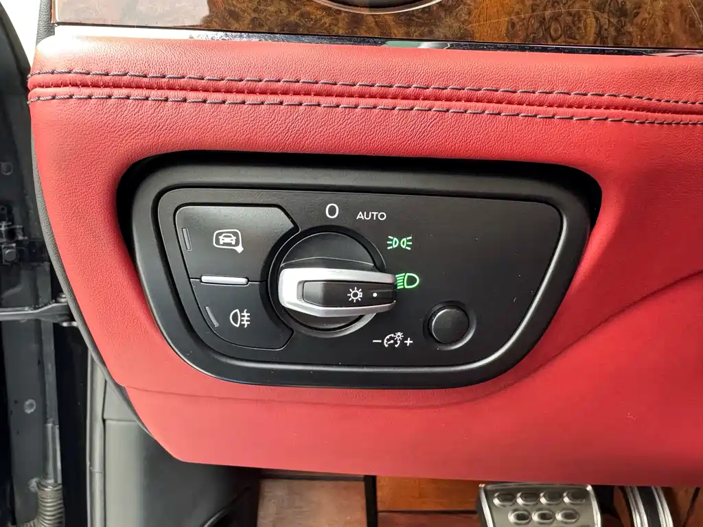 Bentayga 2016 6.0T Standard Edition купить на сайте DeffCars