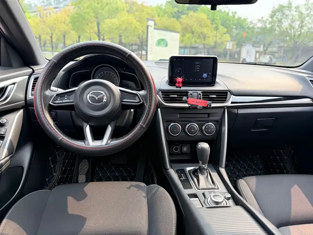 Mazda CX-4 2018 2.0L automatic two-wheel drive Blue Sky Vibrant Edition National V купить на сайте DeffCars